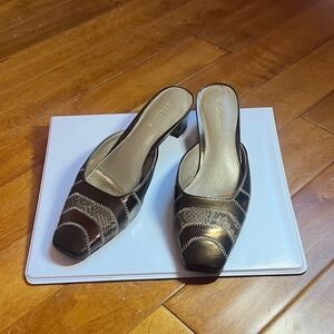 Liz Claiborne Black and Gold Patterned Mules